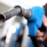 En medio de los aumentos, el Gobierno oficializó la postergación del aumento en el impuesto a los combustibles